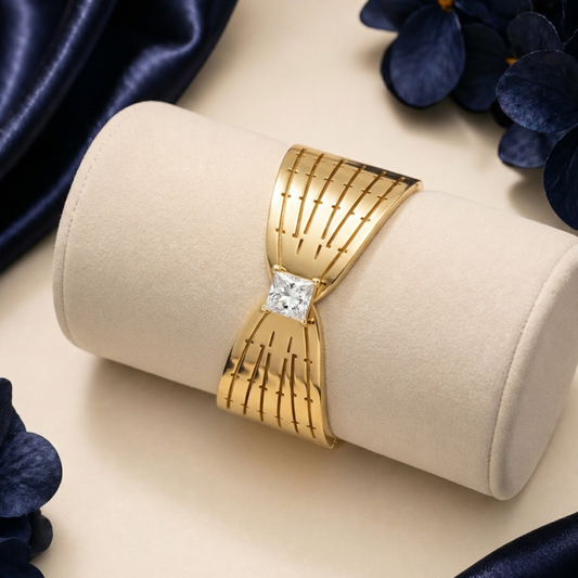 Luxe Curve Spark Bracelet